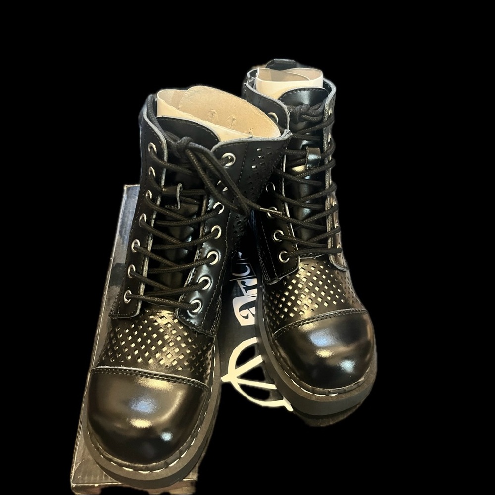 T.U.K. Anarchic Black Perforated Leather 7 Eye Boots - Size 6 New in Box TUK